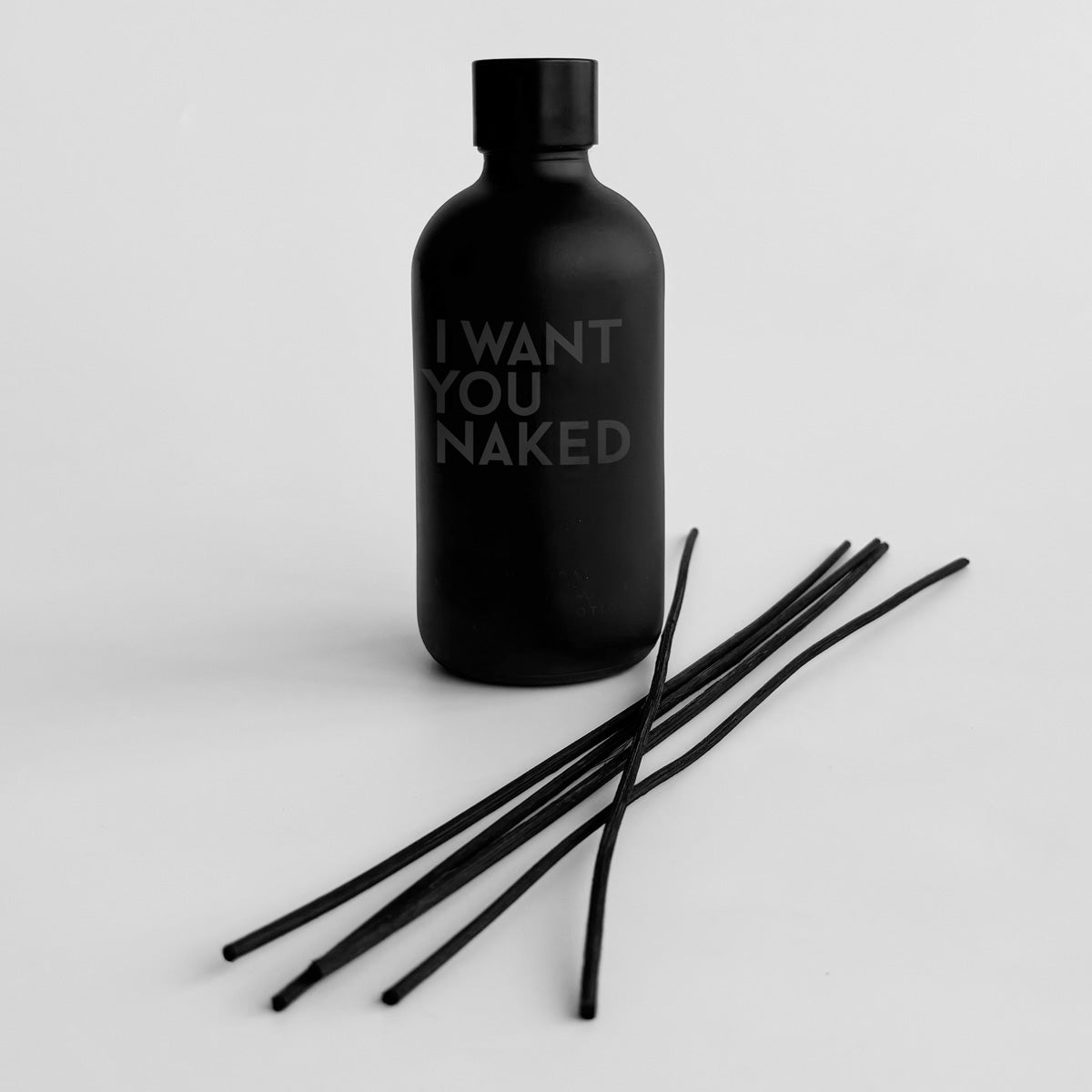 i-want-you-naked-good-karma-raumduft-duftst-bchen-250ml image 3