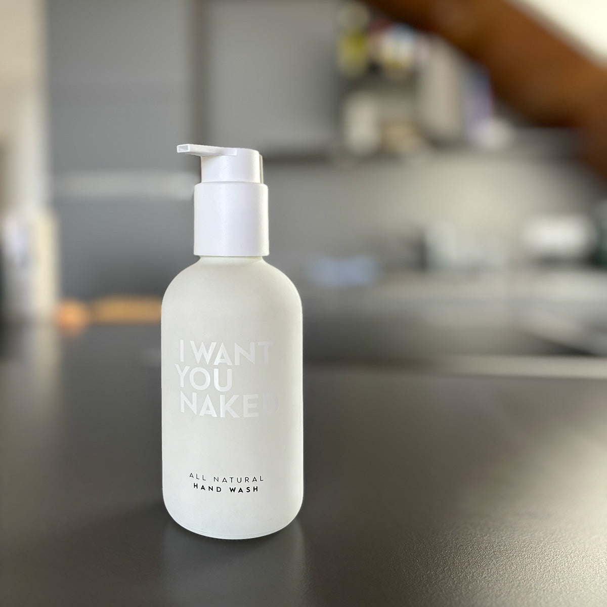 i-want-you-naked-for-heroes-handseife-250-ml-minze-limette-wei-vegan image 2