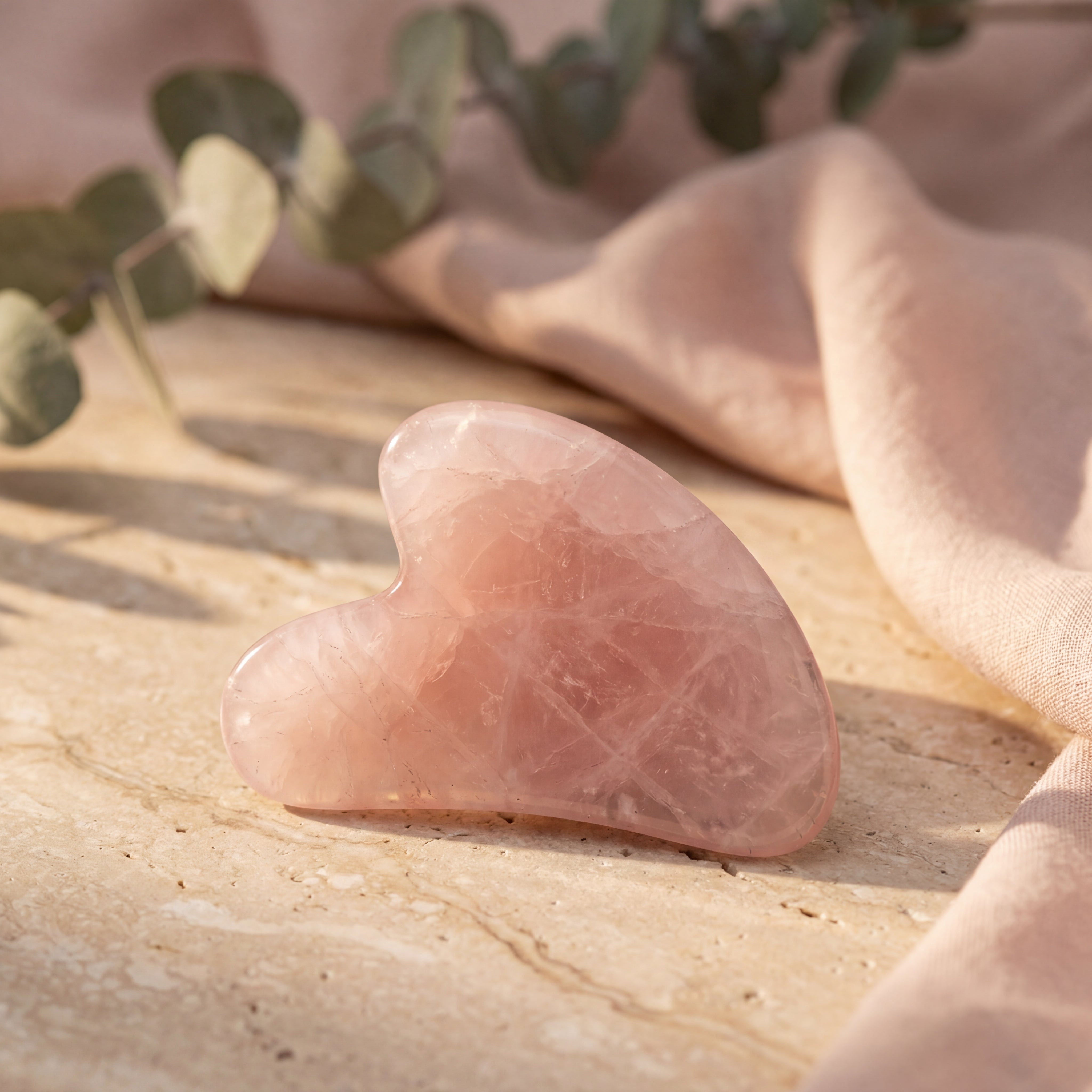 casida-gua-sha-stein-herzform-rosenquarz-gesichtsmassage-2 image 2